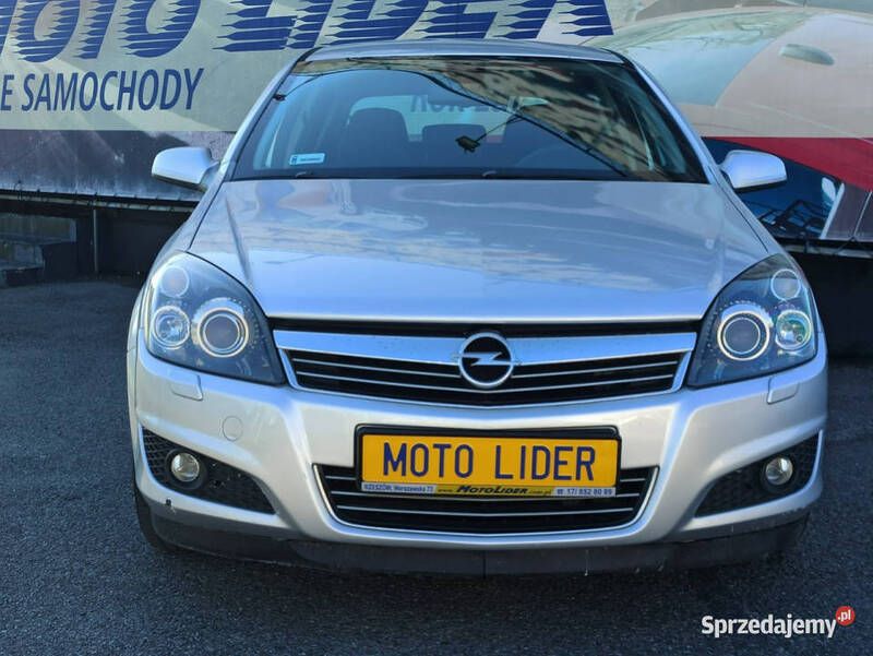 Beżowy Używany 2008 Opel Astra Hatchback | 13 900 zł (Uczciwa cena) - Obraz 1/4