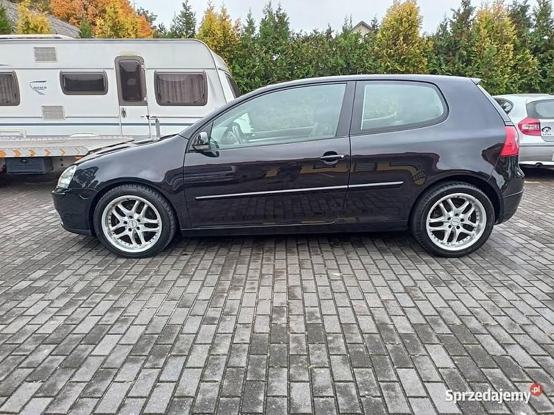 Czarny Używany 2003 VW Golf IV Hatchback | 9800 zł - Obraz 1/4