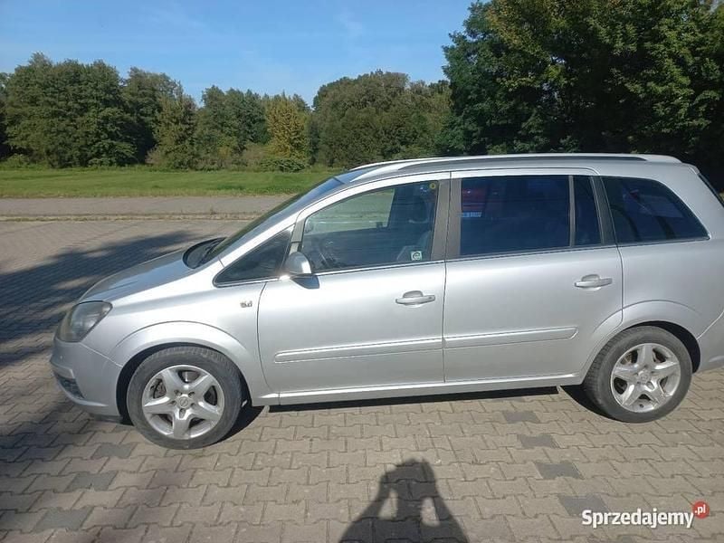 Srebrny Używany 2006 Opel Zafira Minivan | 9000 zł (Dość drogi) - Obraz 1/4