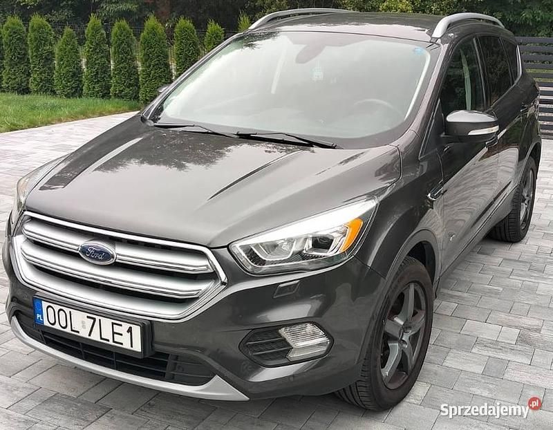 Szary Używany 2017 Ford Kuga SUV | 62 000 zł (Uczciwa cena) - Obraz 1/4