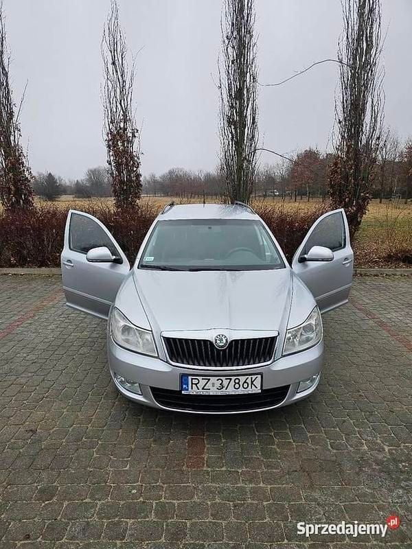 Używany Skoda Octavia 2011 Srebrny Kombi