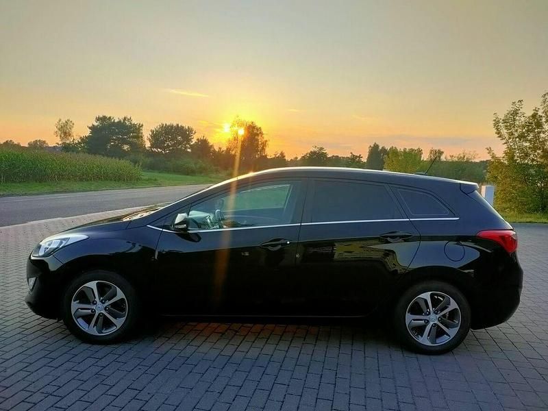 Używany Hyundai i30 110 KM (80 kW) 2015 Czarny (metalik) Kombi