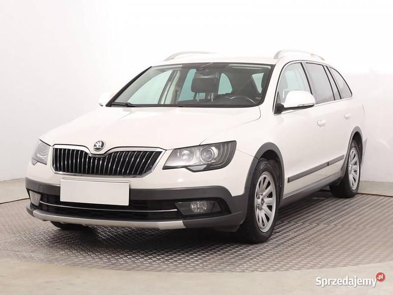 Używany Skoda Superb 2014 Biały Kombi