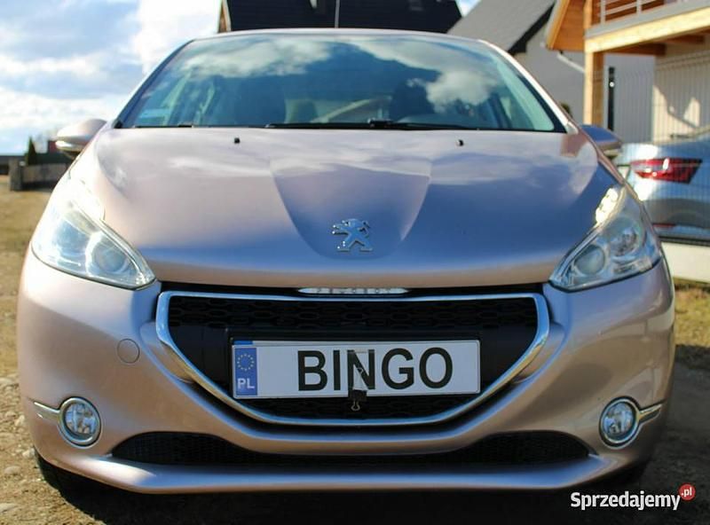 Złoty Używany 2012 Peugeot 208 Hatchback | 21 400 zł (Drogi) - Obraz 1/4