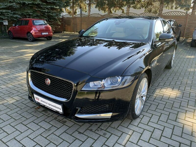 Czarny Używany 2018 Jaguar XF Sedan/Limuzyna | 79 900 zł (Dość drogi) - Obraz 1/4