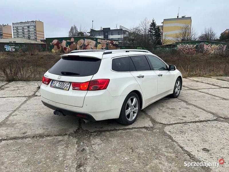 Używany Honda Accord Executive 156 KM (114 kW) 2008 Biały Kombi
