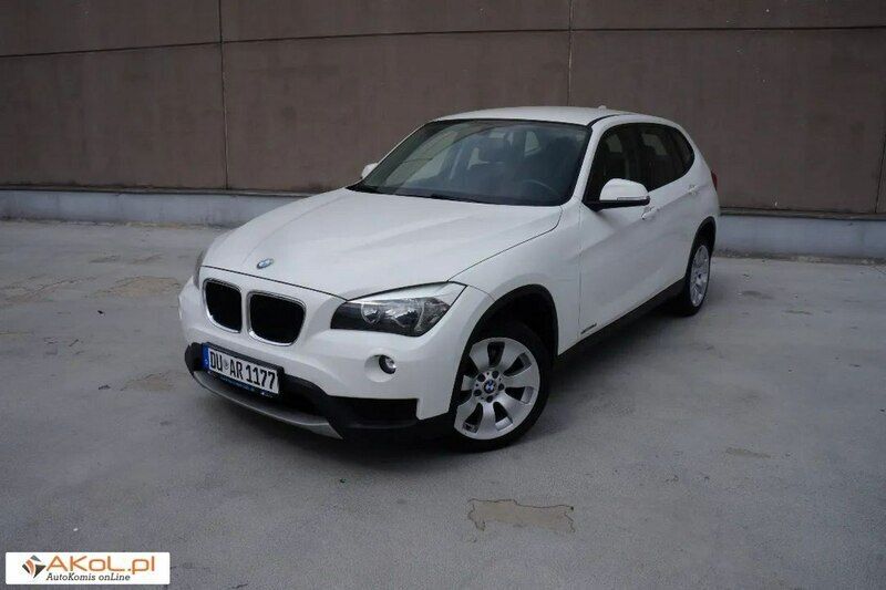 Biały (metalik) Używany 2013 BMW X1 SUV | 47 900 zł (Dość drogi) - Obraz 1/4