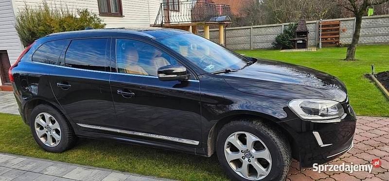 Używany Volvo XC60 2016 Czarny SUV