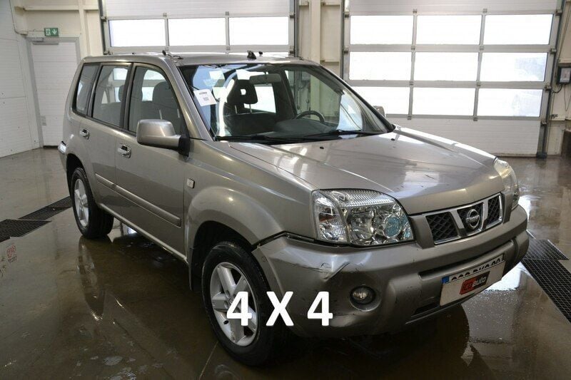 Srebrny Używany 2005 Nissan X-Trail SUV | 8800 zł - Obraz 1/4