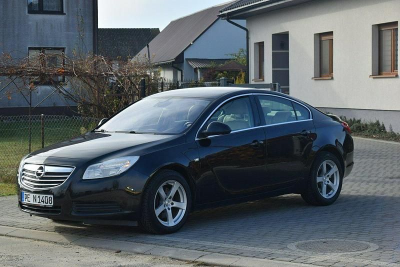 Używany Opel Insignia 180 KM (132 kW) 2010 Czarny Hatchback