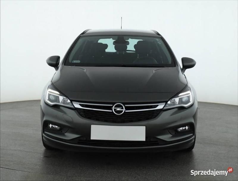Szary Używany 2018 Opel Astra Kombi | 34 999 zł (Uczciwa cena) - Obraz 1/4