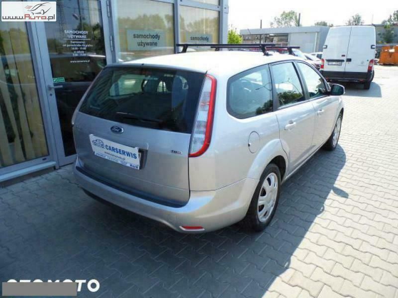 Używany Ford Focus 115 KM (84 kW) 2009 Srebrny (metalik) Sedan/Limuzyna