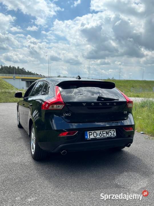 Czarny Używany 2015 Volvo V40 Kombi | 49 500 zł (Uczciwa cena) - Obraz 1/4