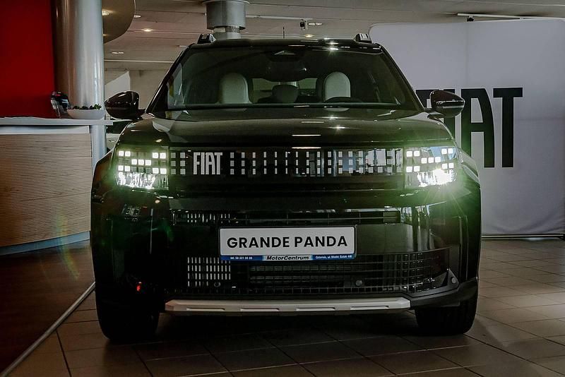 Lakier metalizowany czarny cinema Nowe 2025 Fiat Grande Panda La Prima Hatchback | 89 964 zł (Uczciwa cena) - Obraz 1/4
