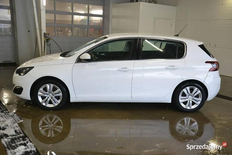 Używany Peugeot 308 130 KM (95 kW) 2016 Biały Hatchback