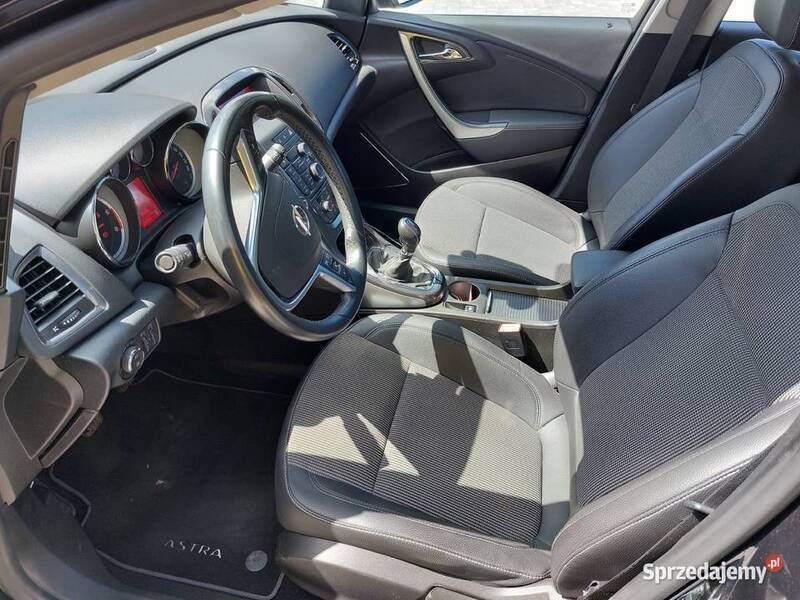 Używany Opel Astra Cosmo 2010 Czarny Hatchback