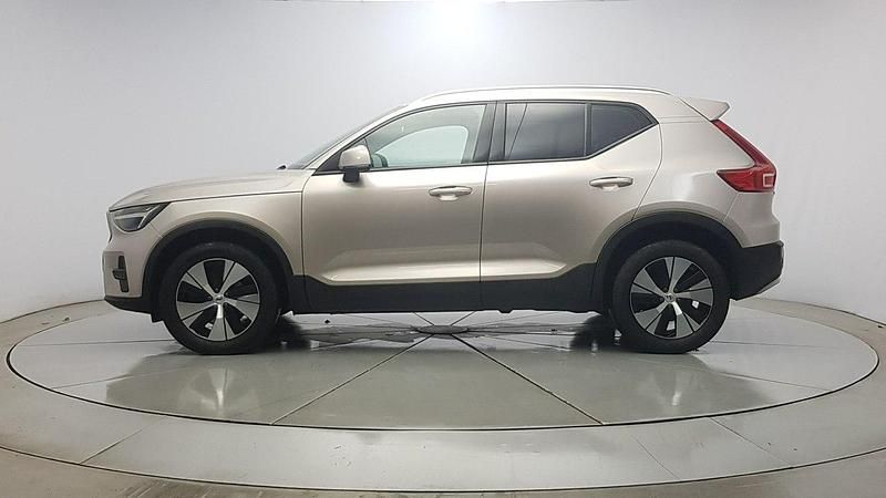 Używany Volvo XC40 Core 163 KM (119 kW) 2022 Złoty SUV