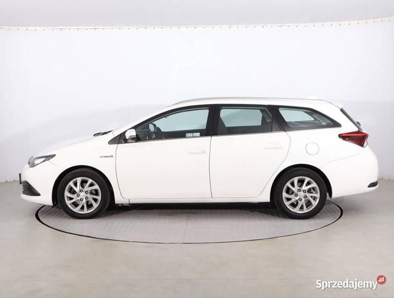 Używany Toyota Auris Hybrid 2017 Biały Kombi