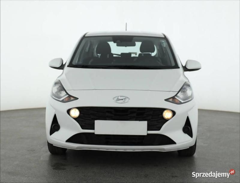 Biały Używany 2021 Hyundai i10 Hatchback | 38 999 zł - Obraz 1/4