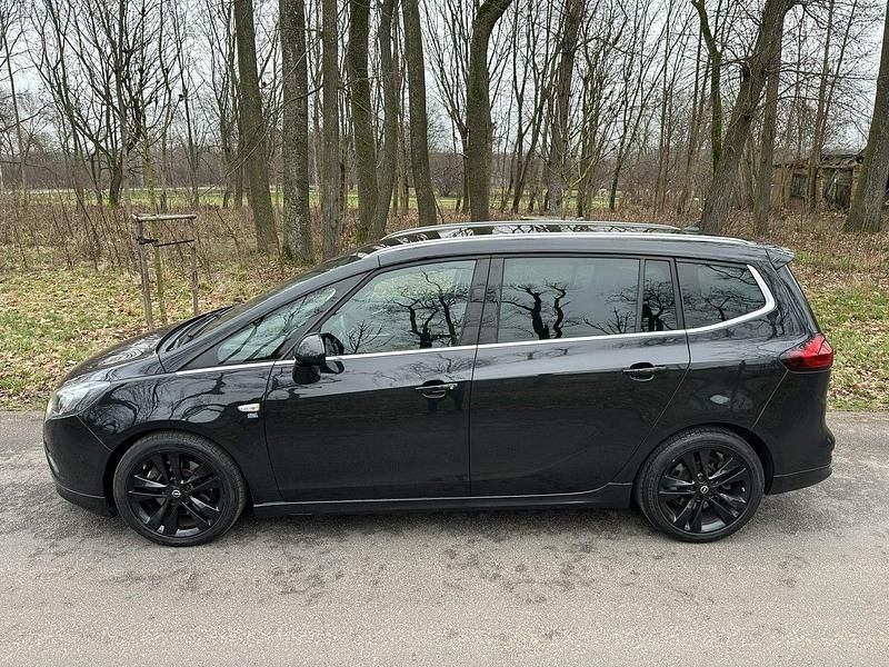 Używany Opel Zafira Cosmo 170 KM (125 kW) 2015 Czarny (metalik, perła) Minivan