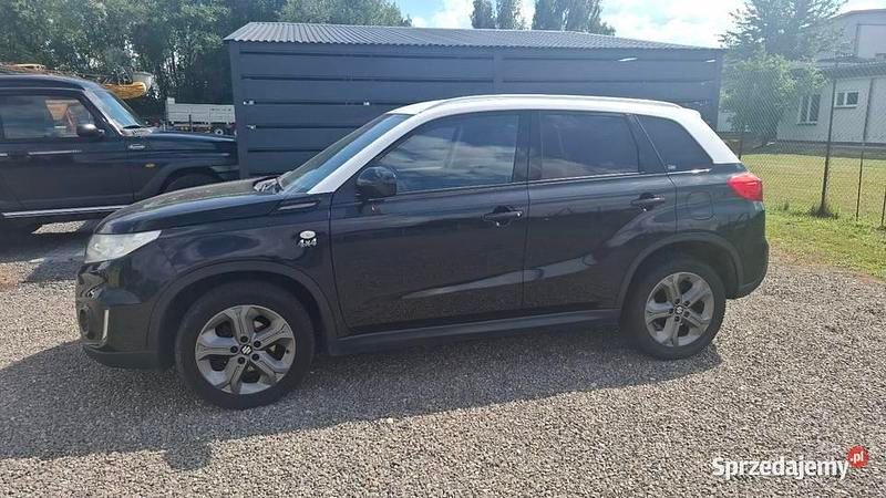 Używany Suzuki Vitara 120 KM (88 kW) 2015 Czarny SUV