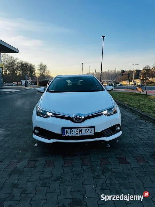 Biały Używany 2017 Toyota Auris Hybrid Premium Hatchback | 51 000 zł (Dobra cena) - Obraz 1/4