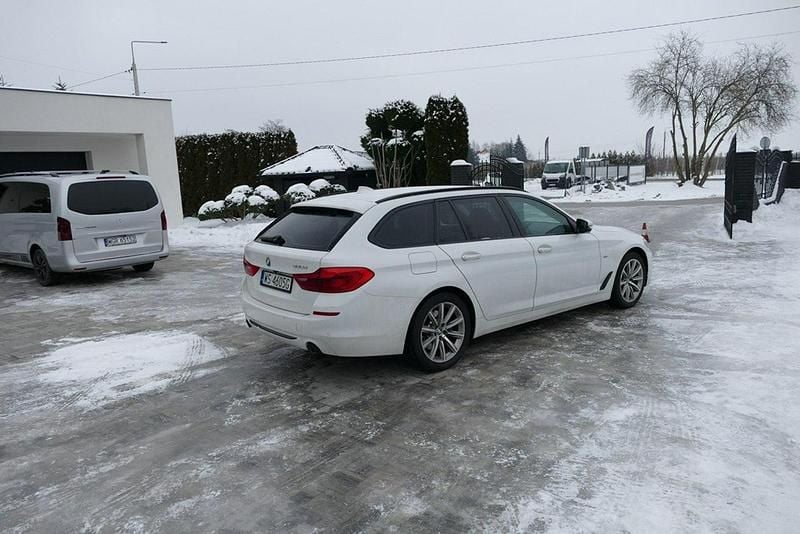 Używany BMW 520 Sport Line 190 KM (139 kW) 2018 Biały Kombi