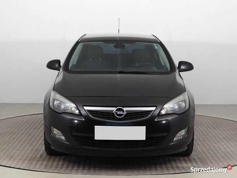 Używany Opel Astra 2010 Czarny Hatchback