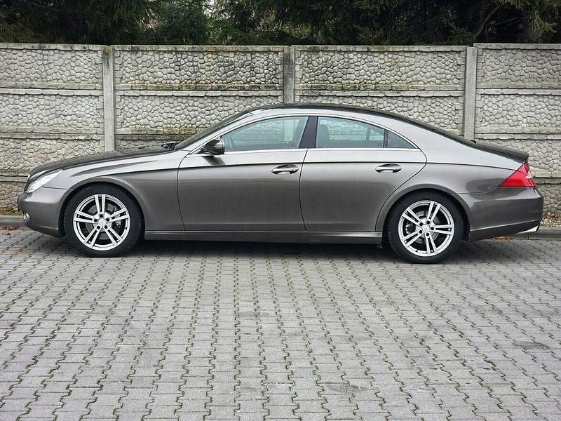 Używany Mercedes CLS350 292 KM (214 kW) 2008 Złoty (metalik) Sedan/Limuzyna