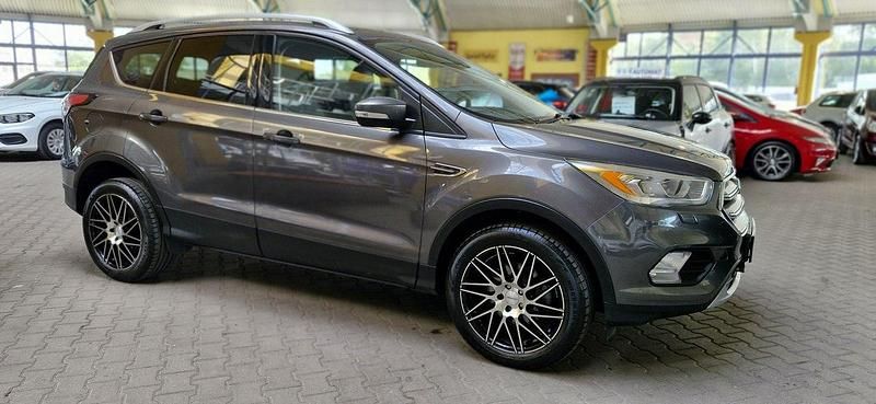Szary (metalik) Używany 2016 Ford Kuga SUV | 59 800 zł (Dość drogi) - Obraz 1/4