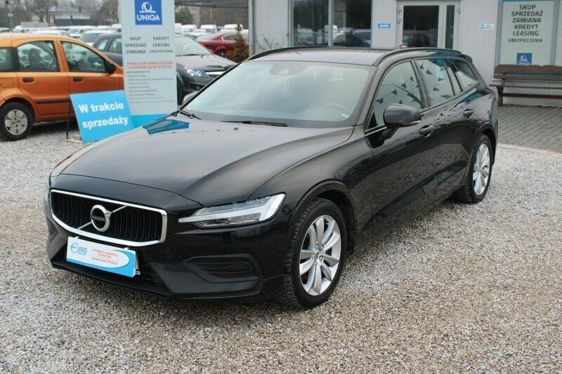 Czarny (metalik) Używany 2019 Volvo V60 Momentum Kombi | 67 398 zł (Super Cena) - Obraz 1/3