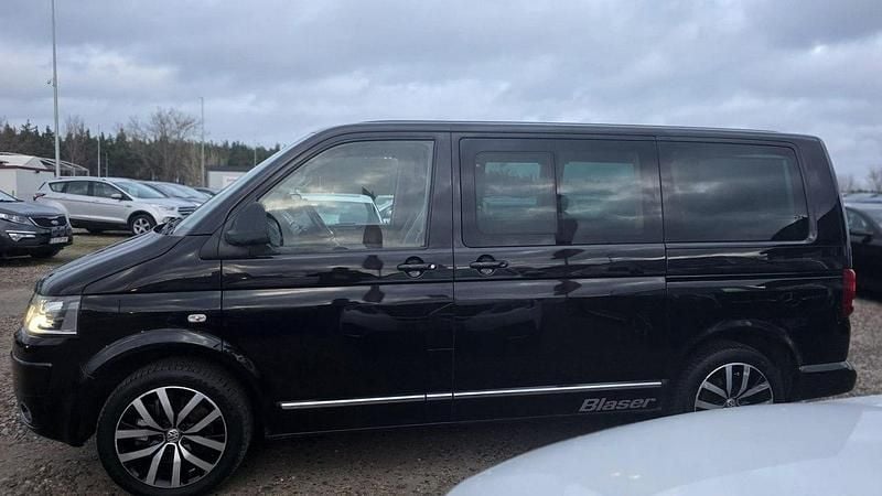 Używany VW Multivan Highline 179 KM (131 kW) 2015 Czerwony ciemny (metalik, perła) Van