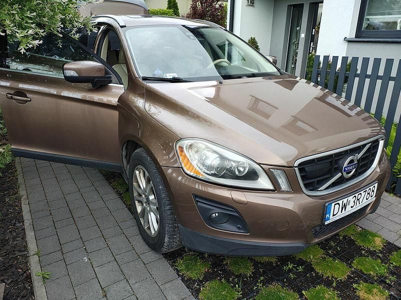 Brązowobeżowy Używany 2009 Volvo XC60 Summum SUV | 37 400 zł (Dość drogi) - Obraz 1/4