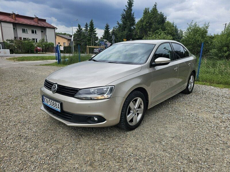 Srebrny Używany 2014 VW Jetta Sedan/Limuzyna | 44 900 zł - Obraz 1/4