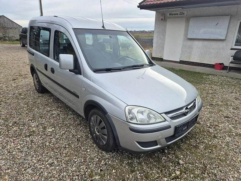 Srebrny (metalik) Używany 2004 Opel Combo Kombi | 4900 zł - Obraz 1/4