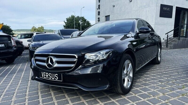 Czarny Używany 2018 Mercedes E220 Sedan/Limuzyna | 125 000 zł (Uczciwa cena) - Obraz 1/4