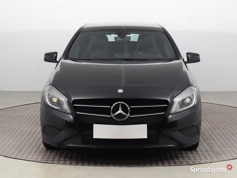 Czarny Używany 2013 Mercedes A180 Hatchback | 37 999 zł (Uczciwa cena) - Obraz 1/4