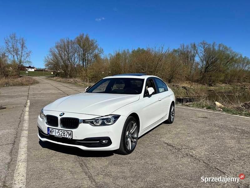 Biały Używany 2016 BMW 330 Comfort Edition Sedan/Limuzyna | 72 000 zł (Dość drogi) - Obraz 1/4