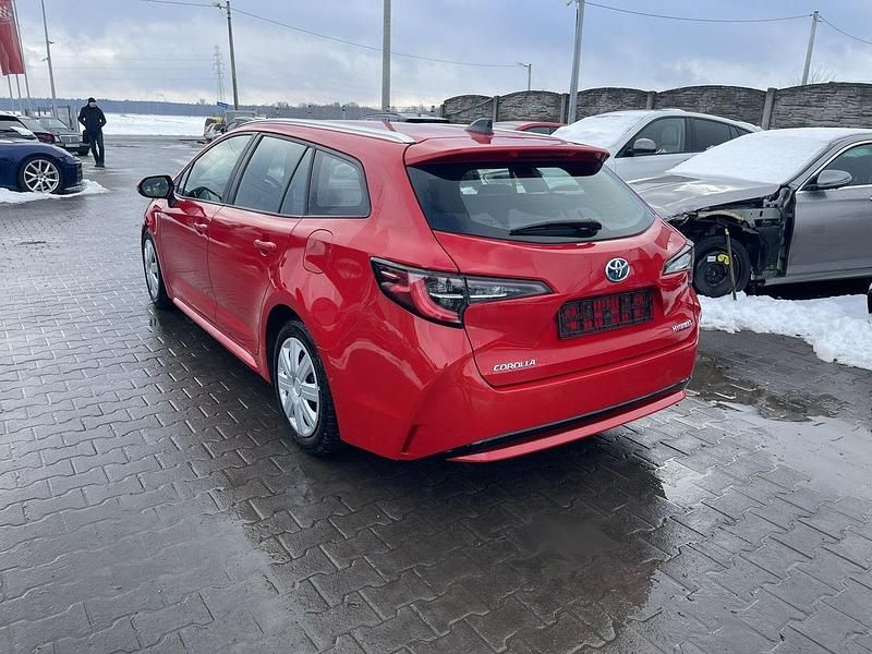 Używany Toyota Corolla 122 KM (89 kW) 2022 Czerwony Kombi