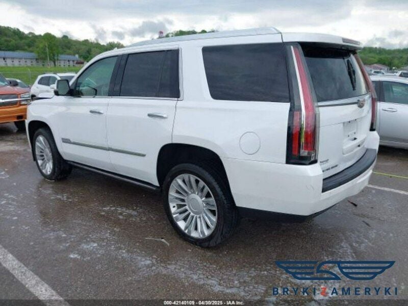 Biały Używany 2016 Cadillac Escalade SUV | 64 930 zł - Obraz 1/3