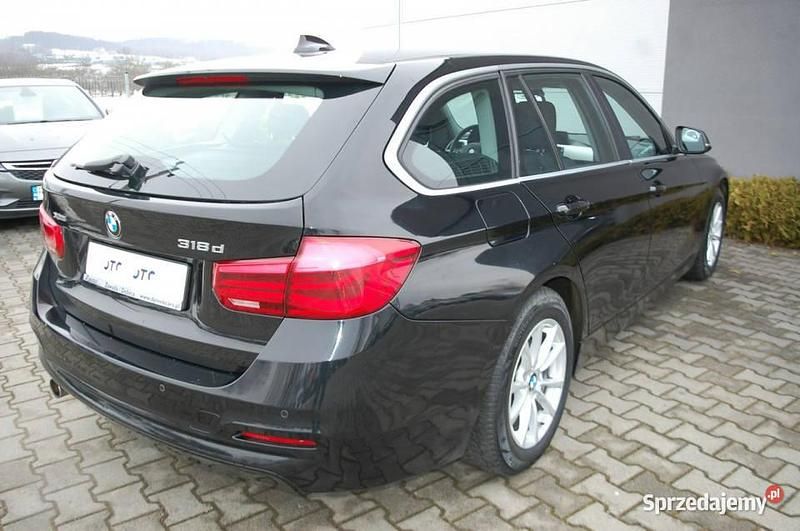 Używany BMW 318 150 KM (110 kW) 2015 Czarny (metalik) Kombi