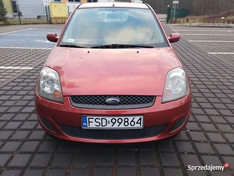 Używany Ford Fiesta 2006 Bordowy Hatchback