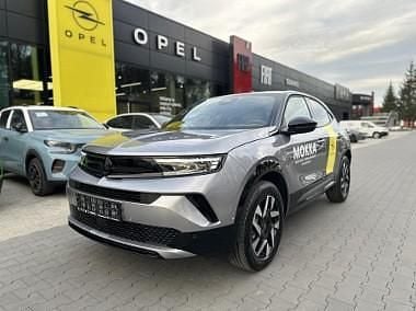 Srebrny Nowe 2025 Opel Mokka SUV | 109 900 zł (Dość drogi) - Obraz 1/4