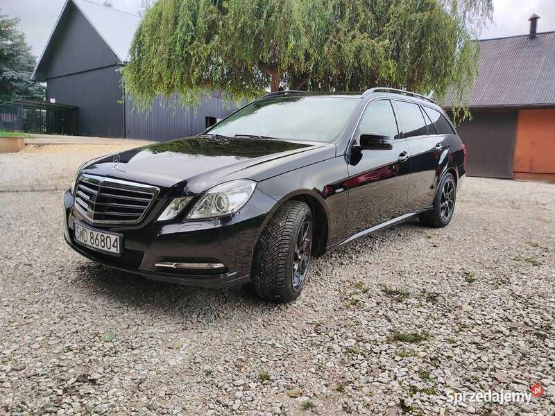 Używany Mercedes E250 204 KM (150 kW) 2011 Czarny Sedan/Limuzyna