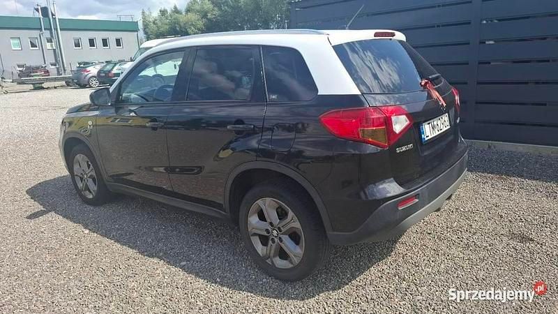 Używany Suzuki Vitara 120 KM (88 kW) 2015 Czarny SUV