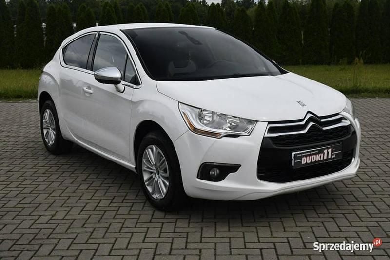Biały (metalik) Używany 2011 Citroën DS4 Hatchback | 23 900 zł (Uczciwa cena) - Obraz 1/4