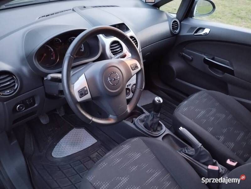 Używany Opel Corsa 2014 Czarny Hatchback