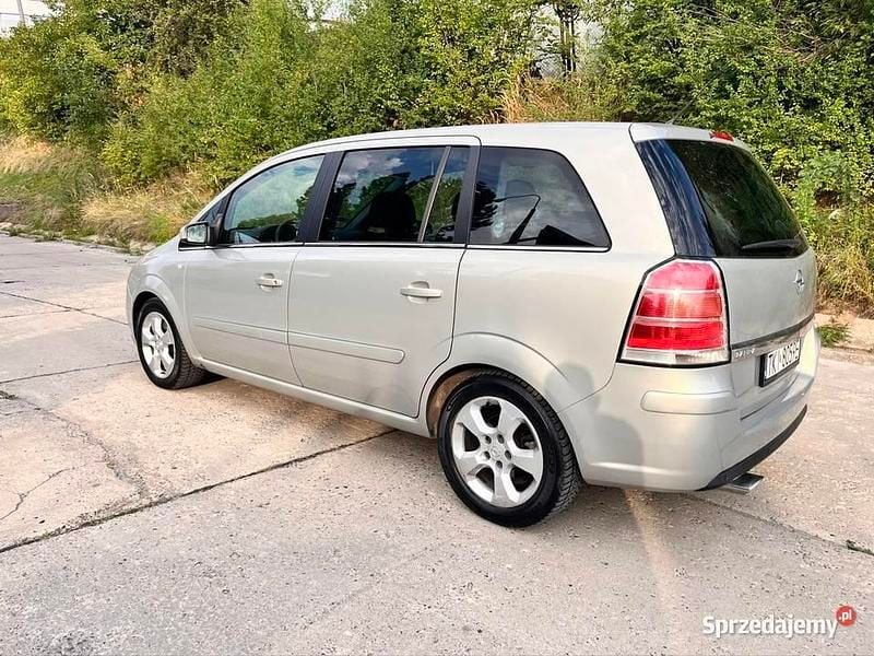 Srebrny Używany 2005 Opel Zafira Minivan | 8500 zł (Uczciwa cena) - Obraz 1/4