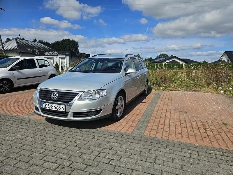 Inny kolor Używany 2010 VW Passat Kombi | 15 999 zł (Dobra cena) - Obraz 1/4