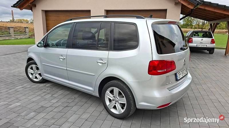 Używany VW Touran 2015 Srebrny Minivan